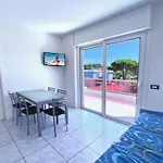 Apartmán Garden Retreat Steps From The Pool *