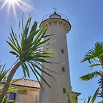 Διαμέρισμα Garden Retreat Steps From The Pool *
