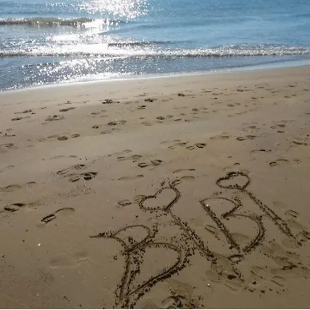 Garden Retreat Steps From The Pool