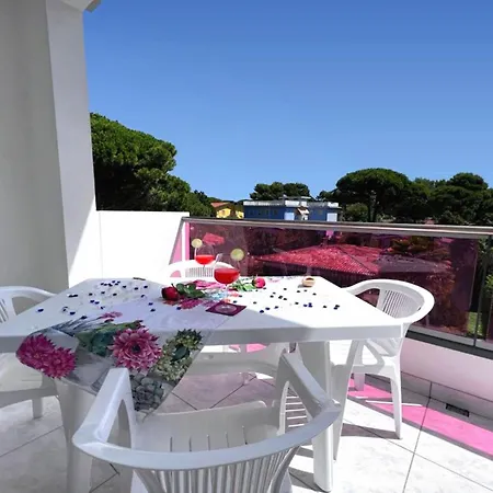 Garden Retreat Steps From The Pool Appartamento *