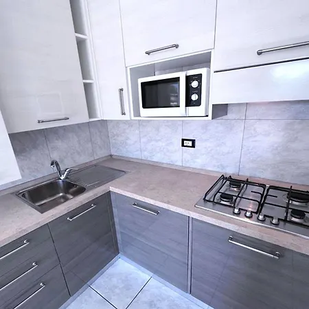 Garden Retreat Steps From The Pool