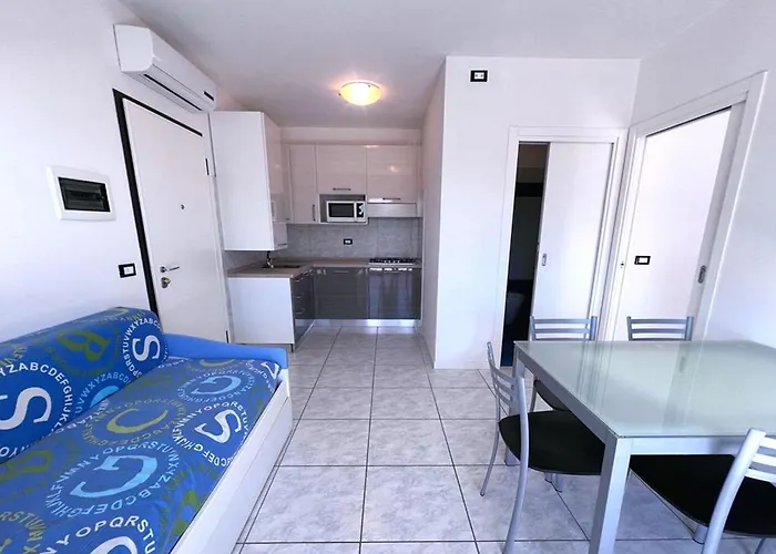 Garden Retreat Steps From The Pool شقة بيبيوني