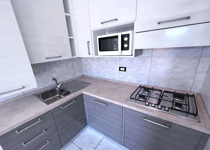 Garden Retreat Steps From The Pool