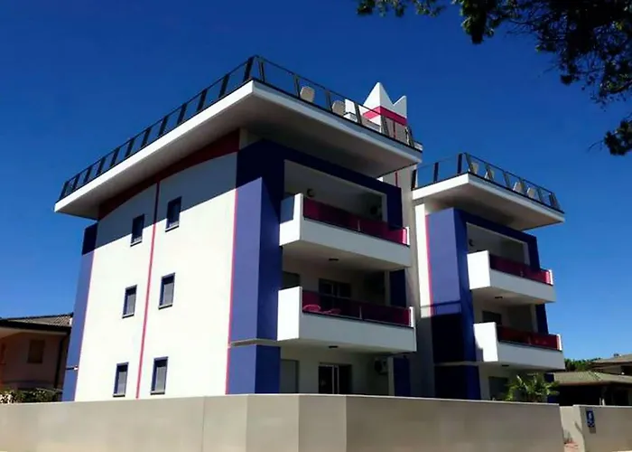 Garden Retreat Steps From The Pool شقة بيبيوني