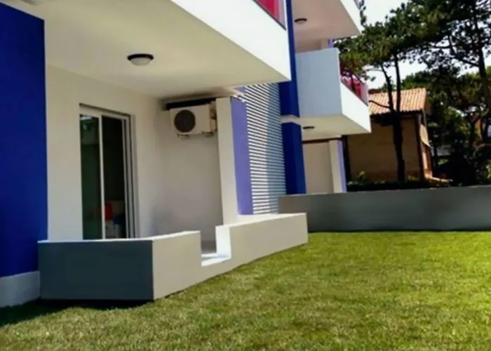 Garden Retreat Steps From The Pool